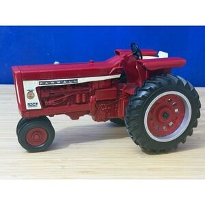 Tomy Red Farmall 706 Diesel Tractor 1/16 Diecast - Missing exhaust stack